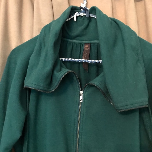 Aritzia Community zip-up bamboo and organic cotton - Picture 6 of 6